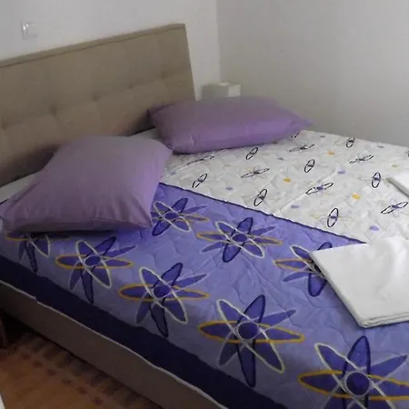 Apartment 9 With A Double Bed *